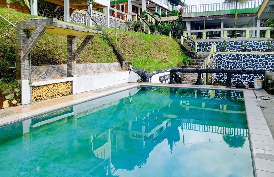 Villa Kampus Near Taman Safari Cisarua Puncak RedPartner-1
